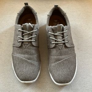 Women’s Tom’s Sneakers Shoes, like new.